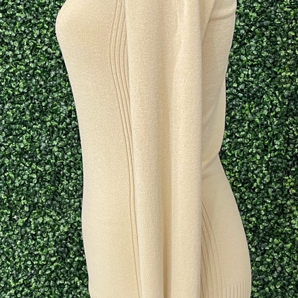 Express Sweater - Picture 5 of 7